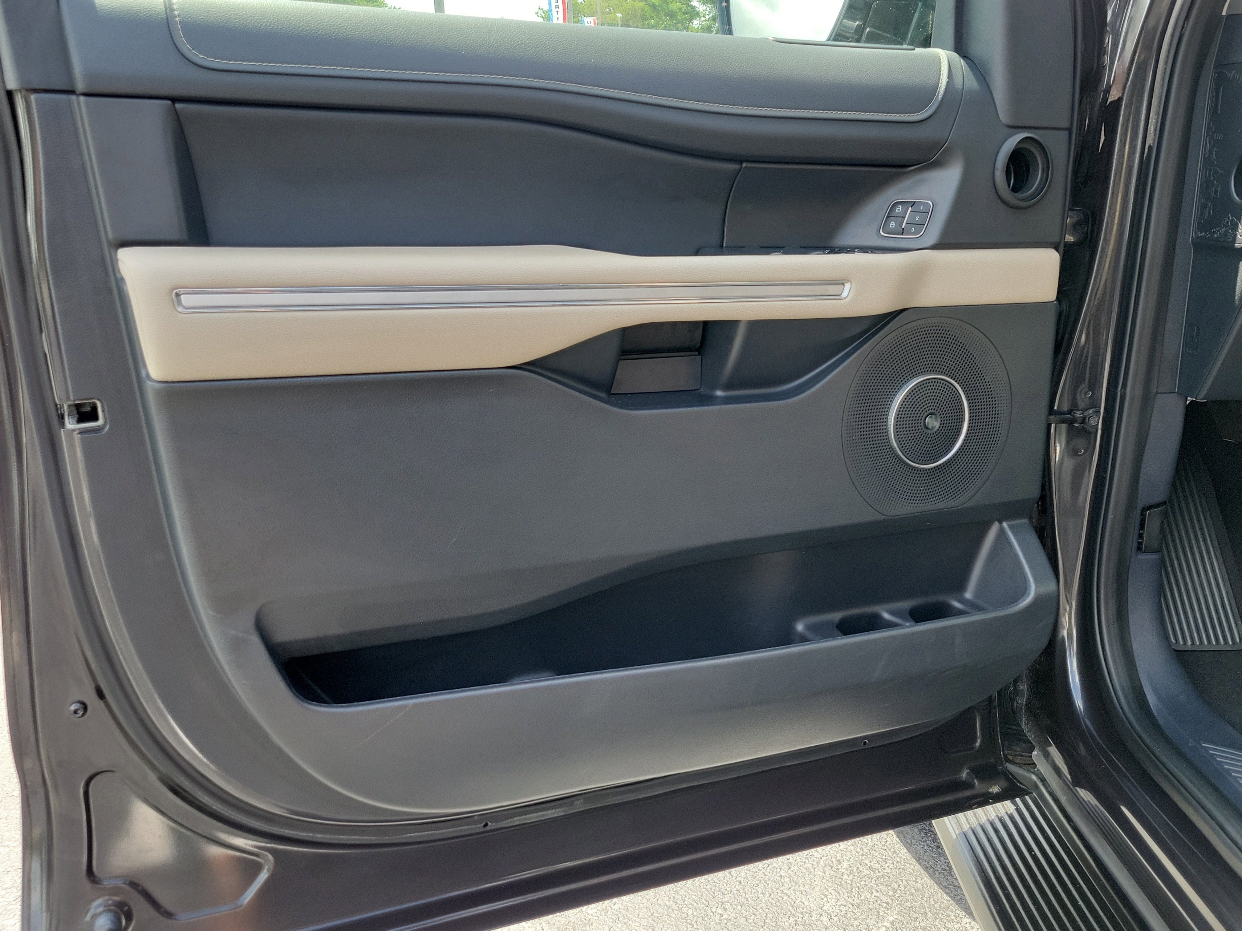 Certified 2024 Ford Expedition Limited image 19