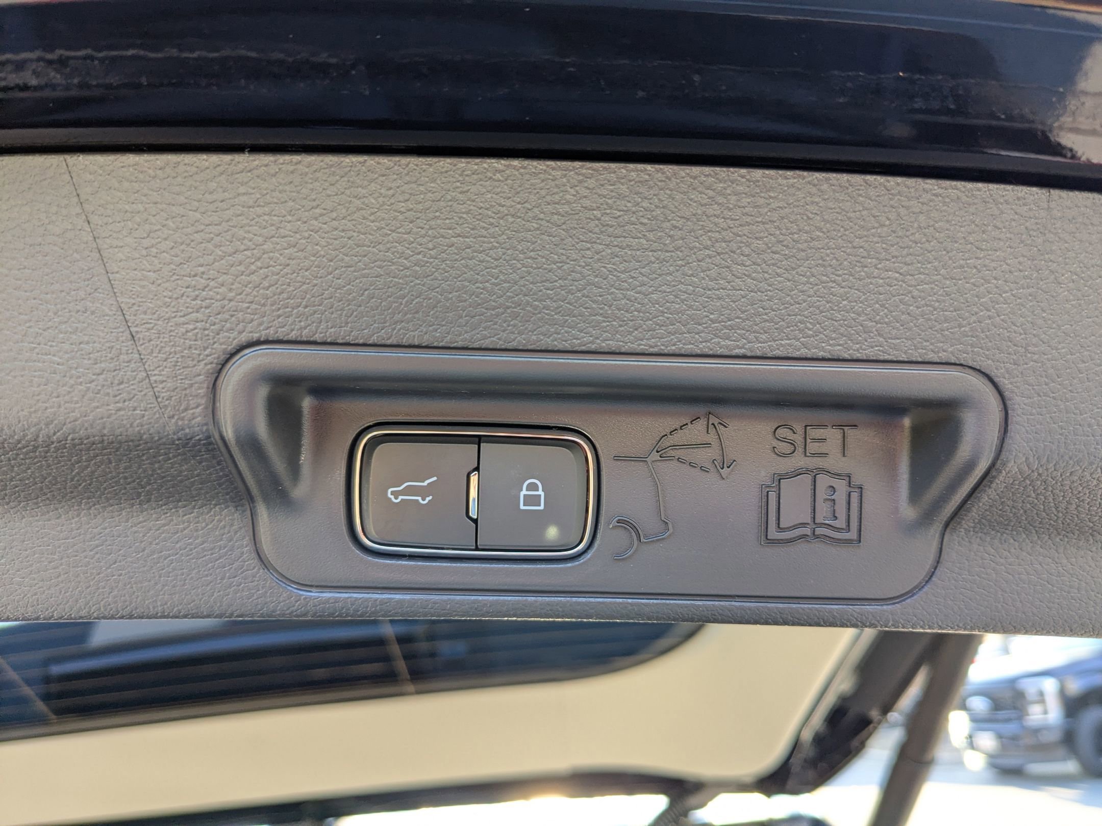 Certified 2025 Ford Explorer Platinum w/ LUX Leather Package image 40