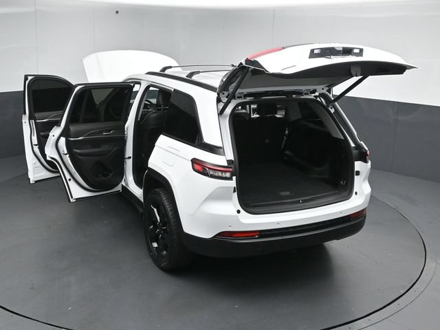 Used 2023 Jeep Grand Cherokee Limited w/ Black Appearance Package AWD/4WD image 57