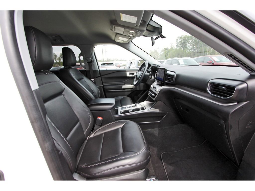 Certified 2022 Ford Explorer XLT w/ Equipment Group 202A image 27