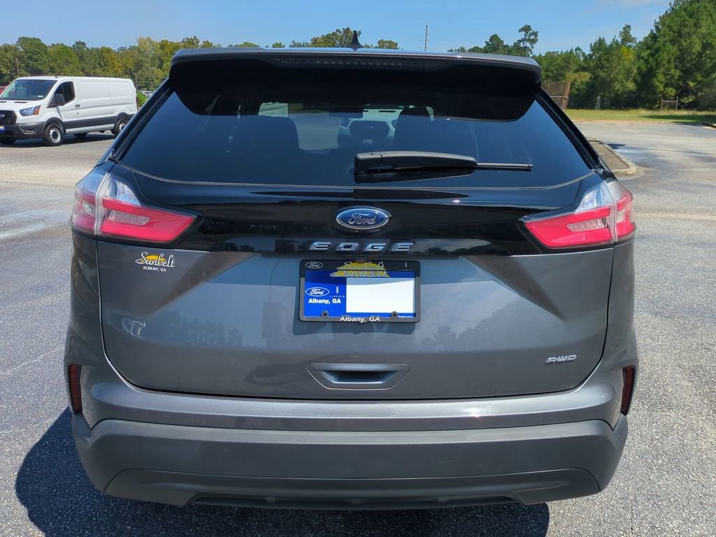 Certified 2024 Ford Edge SE image 4