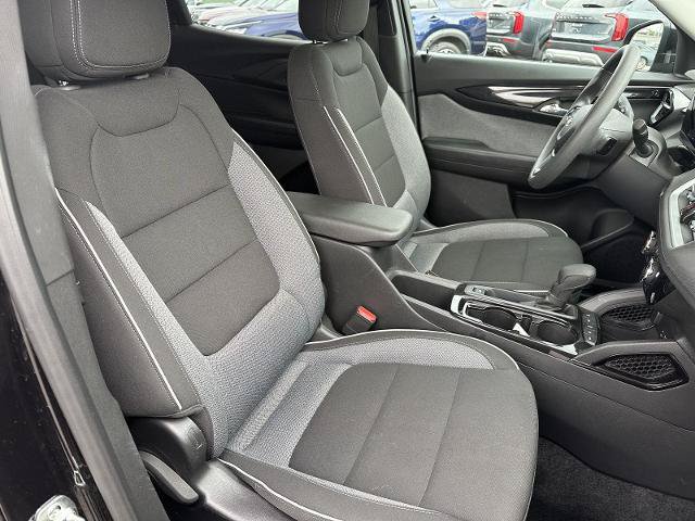Used 2025 Chevrolet TrailBlazer LT AWD/4WD image 16