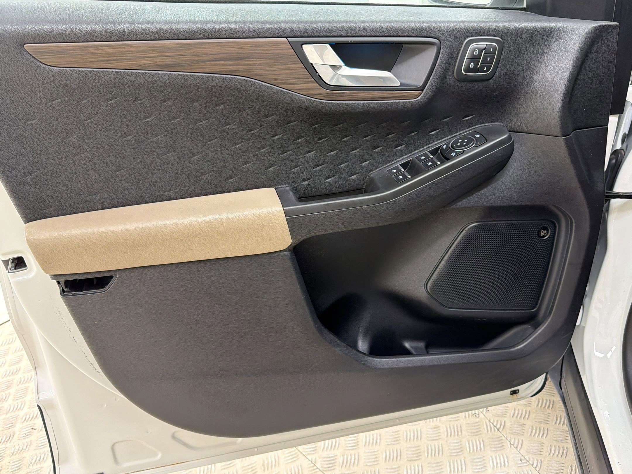 Certified 2020 Ford Escape Titanium AWD/4WD image 19