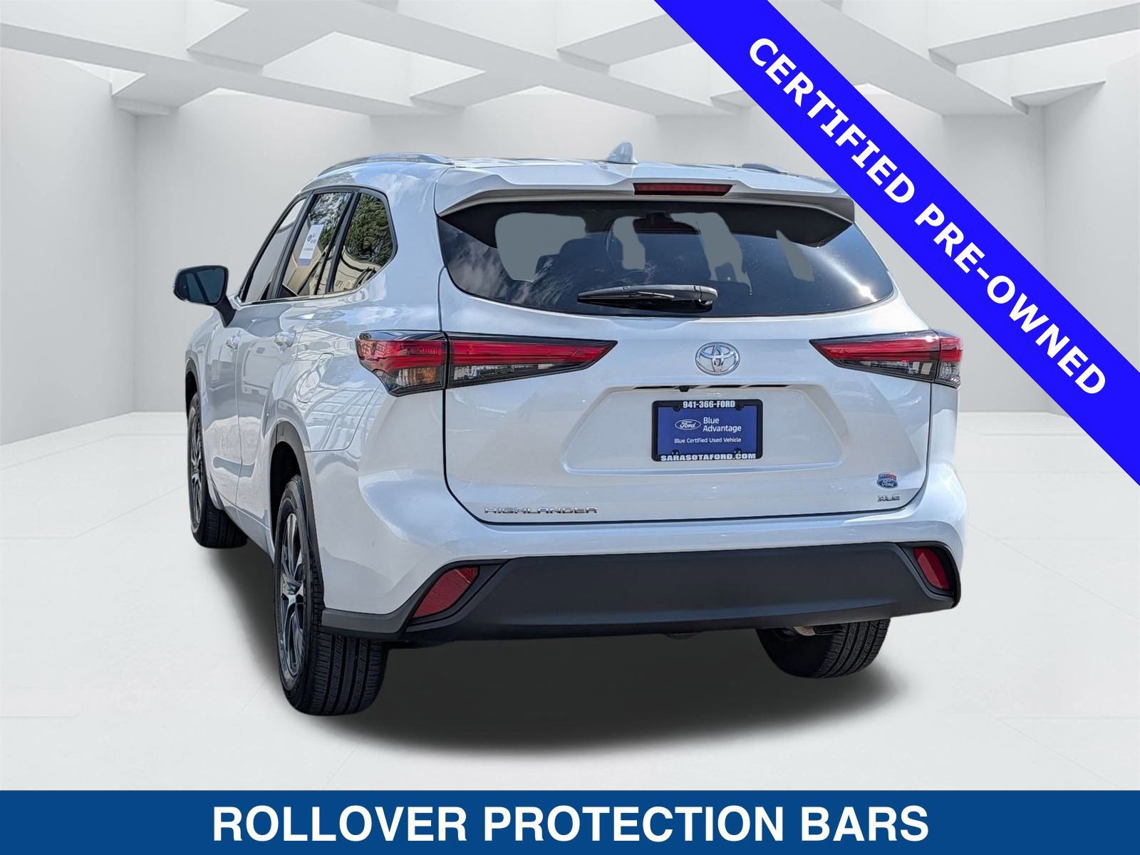 Used 2023 Toyota Highlander XLE image 2