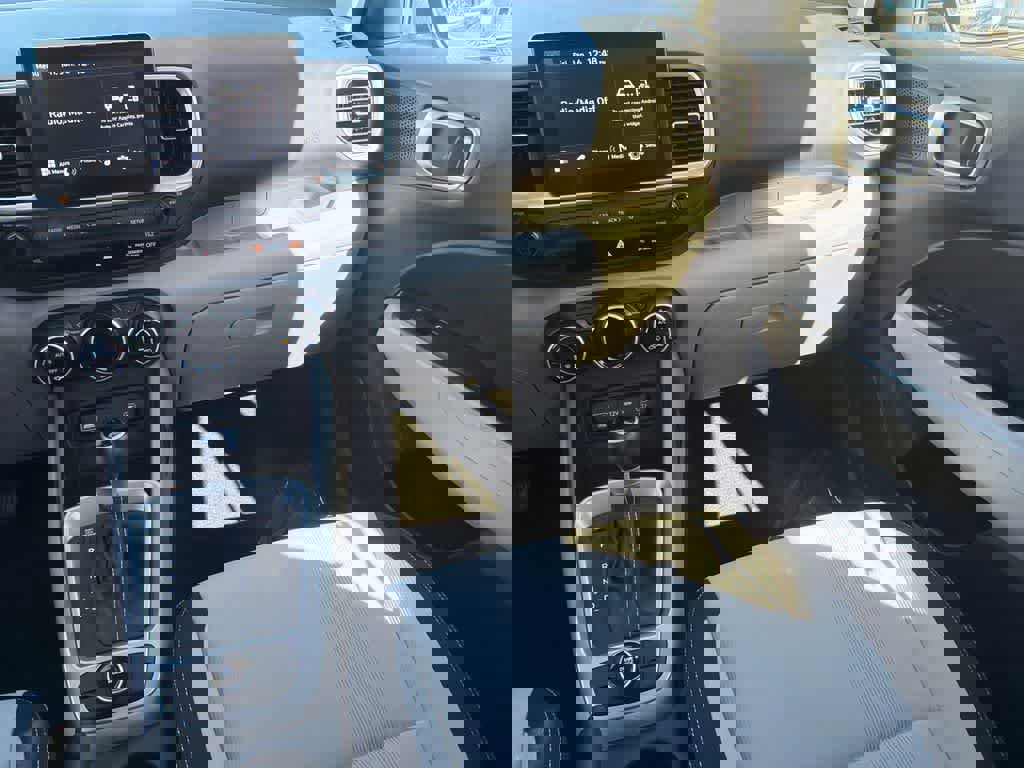 Used 2023 Hyundai Venue SEL image 20