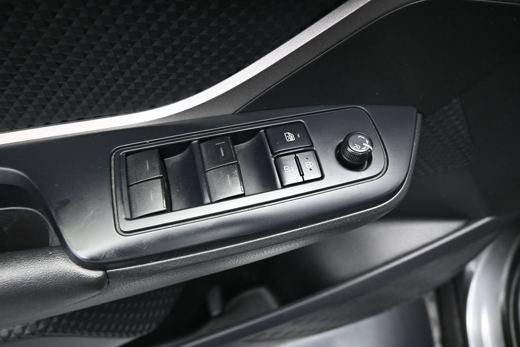 Used 2020 Toyota C-HR LE FWD image 10