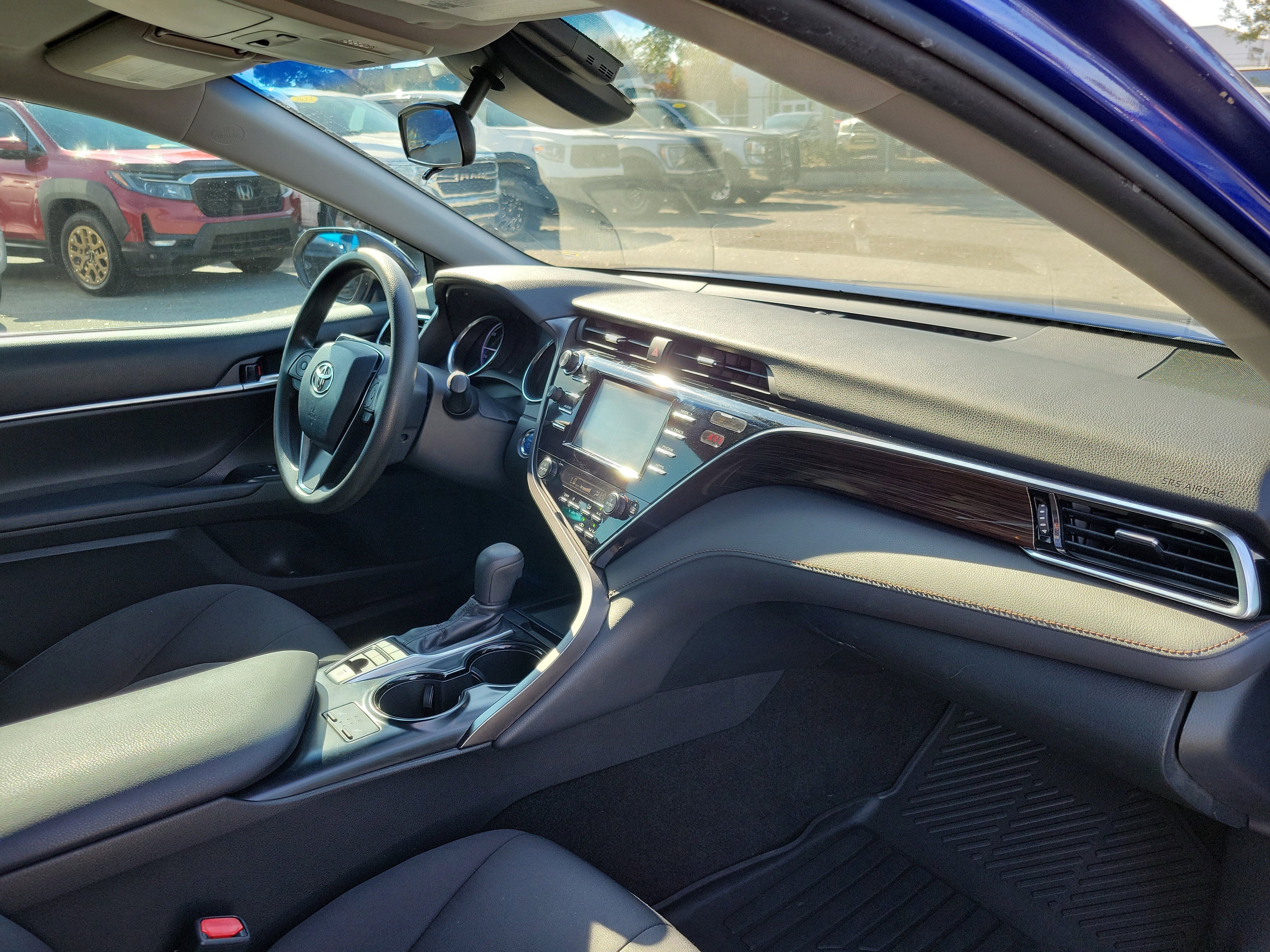 Used 2018 Toyota Camry LE image 29