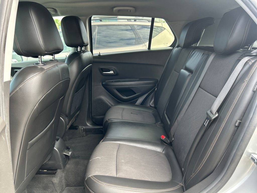 Used 2019 Chevrolet Trax LT w/ LT Convenience Package FWD image 13