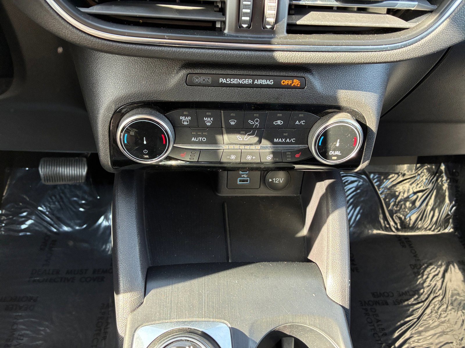 Certified 2022 Ford Escape Titanium image 31