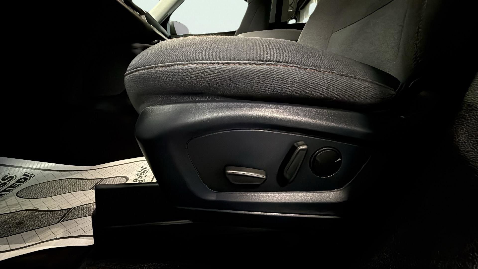 Certified 2025 Ford Explorer Active image 24