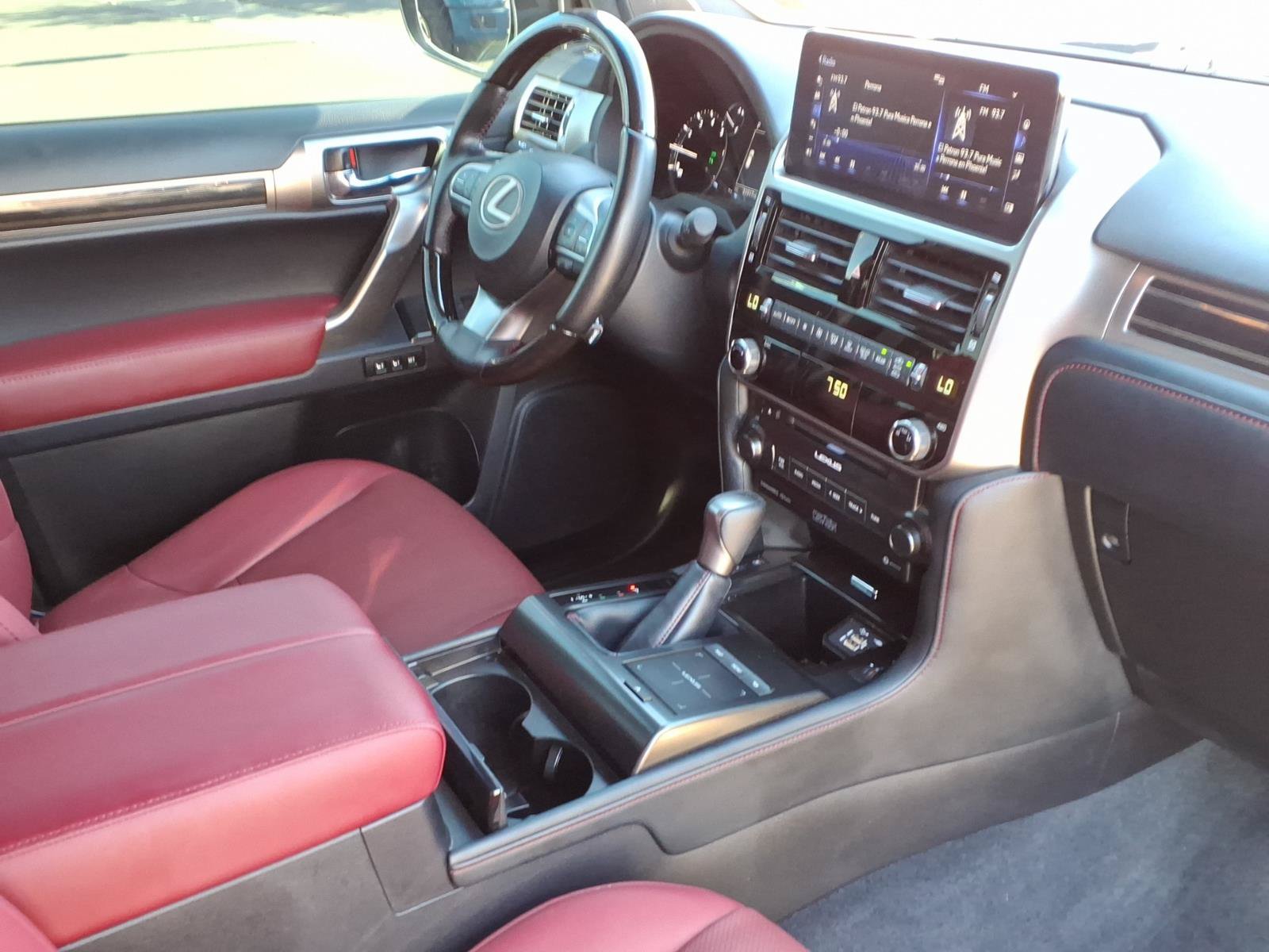 Used 2023 Lexus GX 460 Premium w/ Accessory Package AWD/4WD image 10