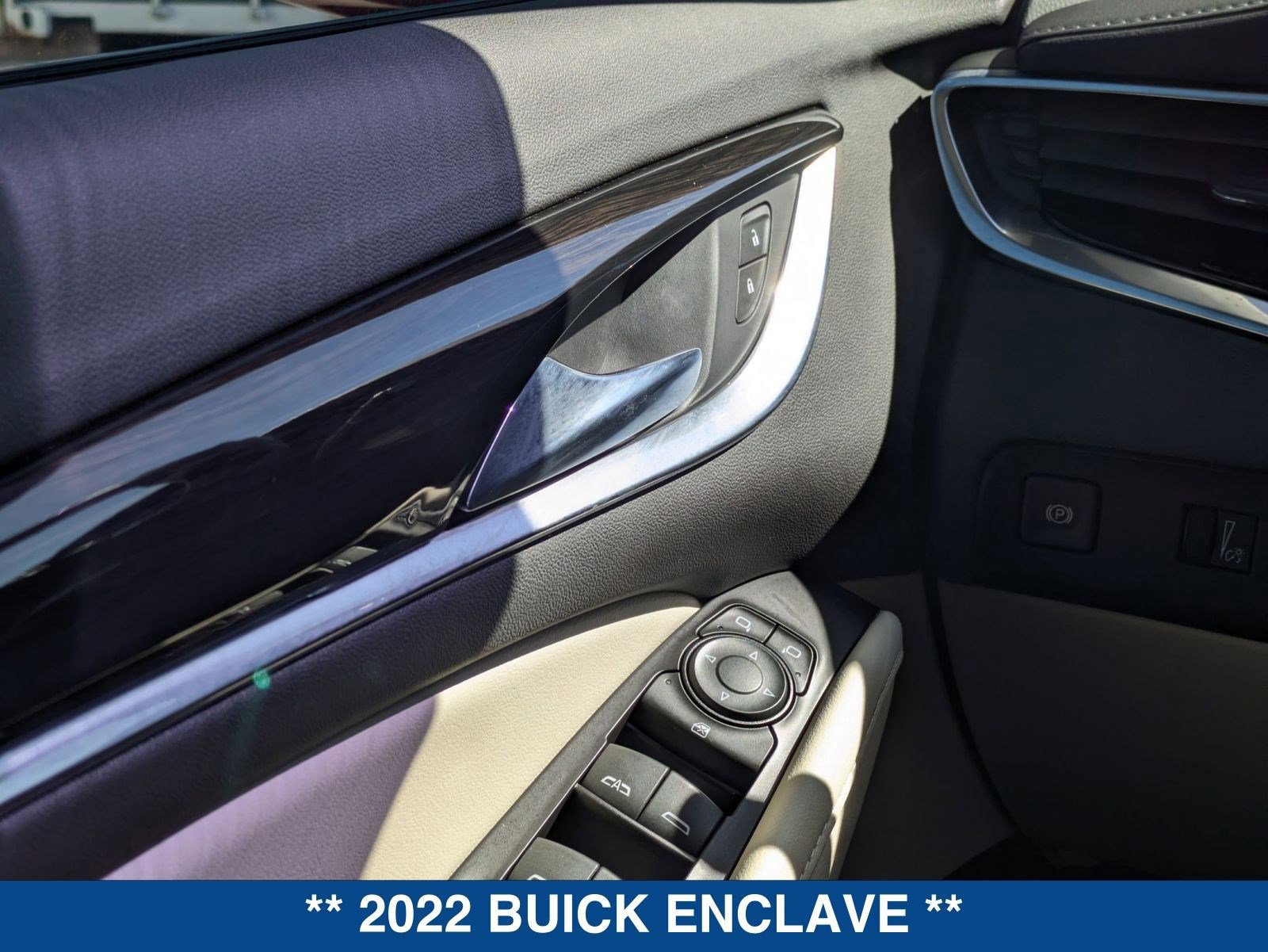 Used 2022 Buick Enclave Essence image 25