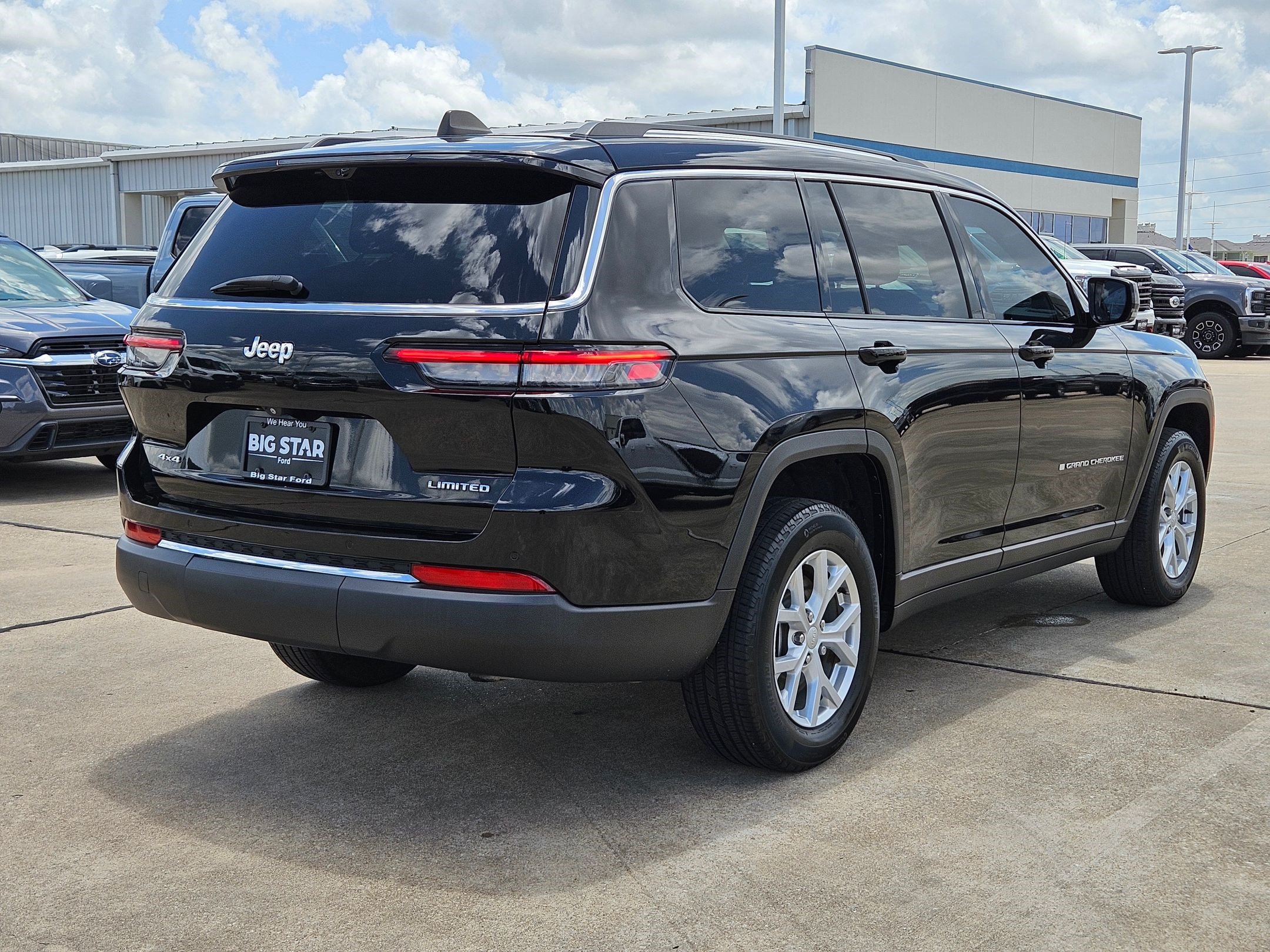 Used 2023 Jeep Grand Cherokee L Limited w/ Luxury Tech Group II AWD/4WD image 3