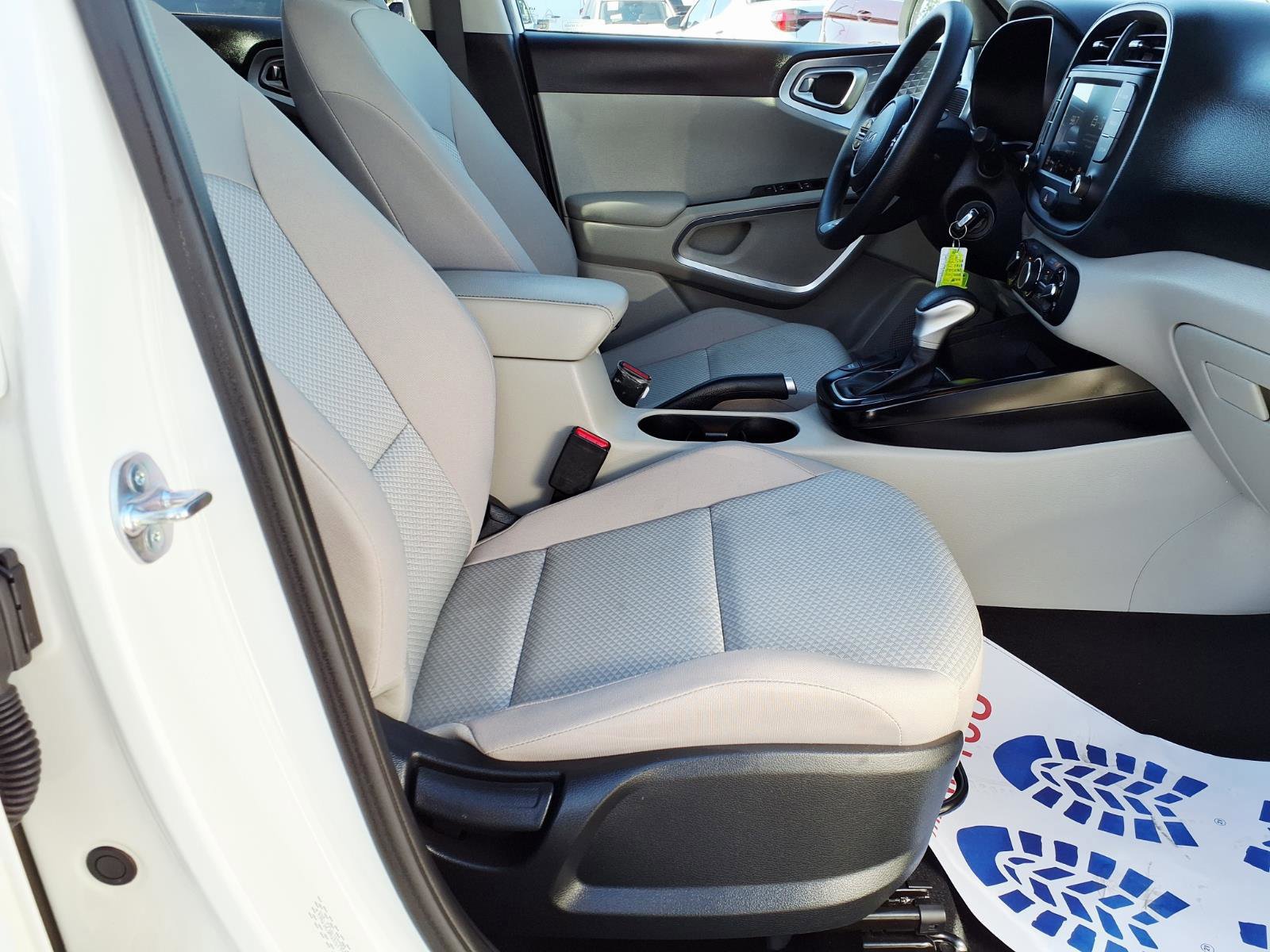 Used 2025 Kia Soul LX image 11