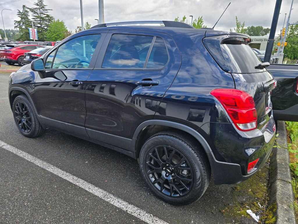 Used 2021 Chevrolet Trax LT w/ Premium Seat Package AWD/4WD image 2