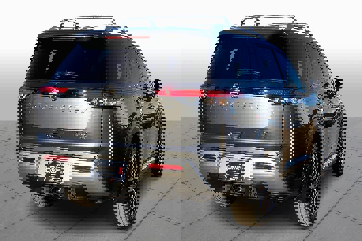 Used 2022 Nissan Pathfinder Platinum w/ Cargo Package image 3