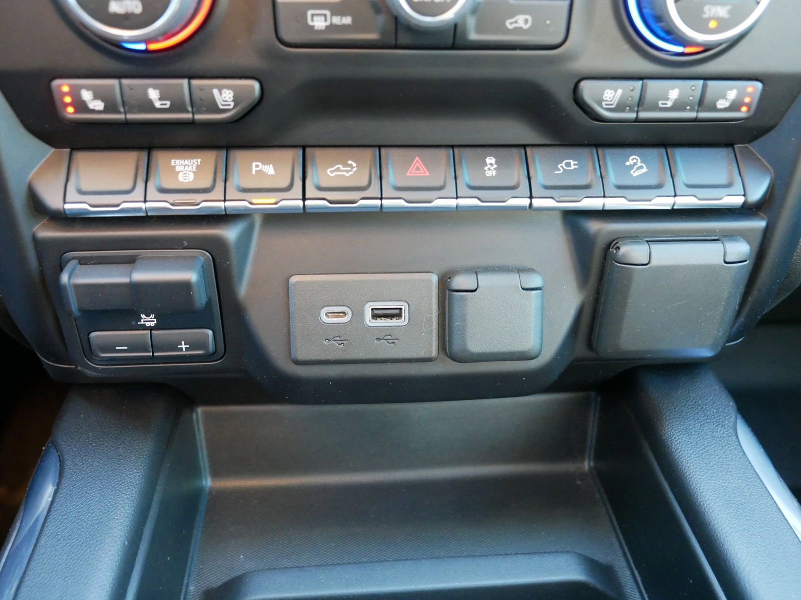 Used 2022 Chevrolet Silverado 3500 LTZ w/ LTZ Convenience Package image 33