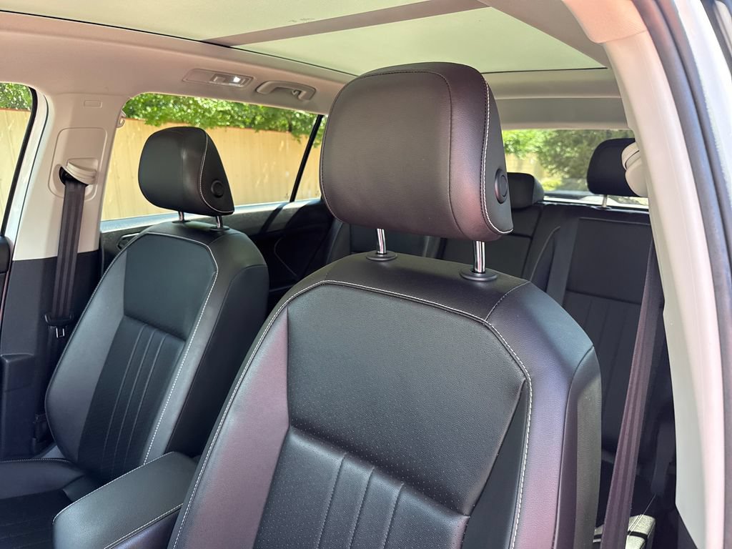 Used 2024 Volkswagen Tiguan SE w/ Panoramic Sunroof Package AWD/4WD image 14