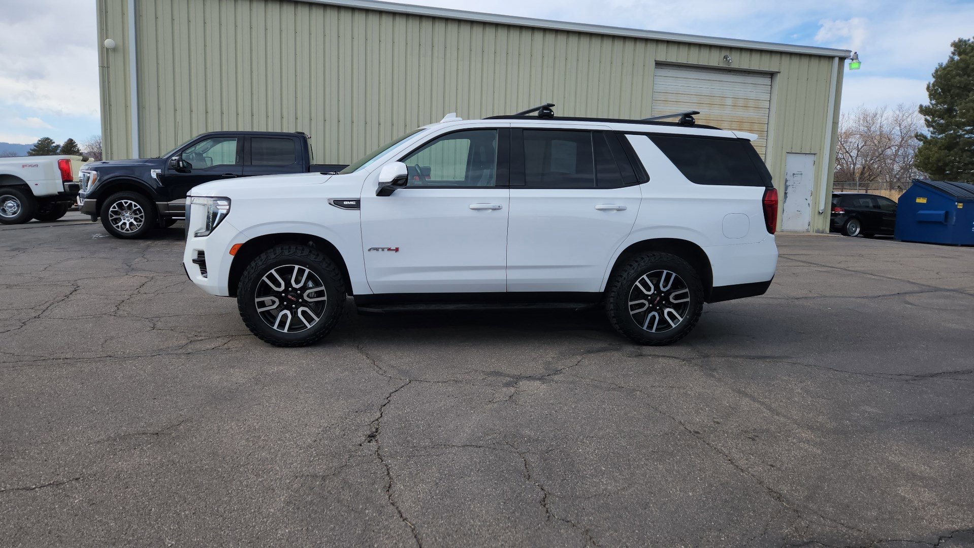 Used 2023 GMC Yukon AT4 w/ Technology Package image 8