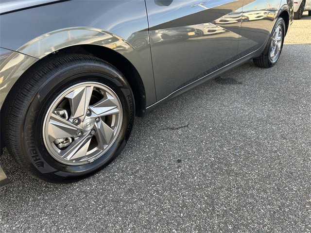 Used 2025 Hyundai Elantra SE image 13