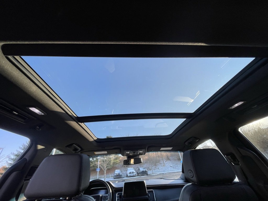 Used 2024 Chevrolet Suburban Z71 w/ Luxury Package image 27