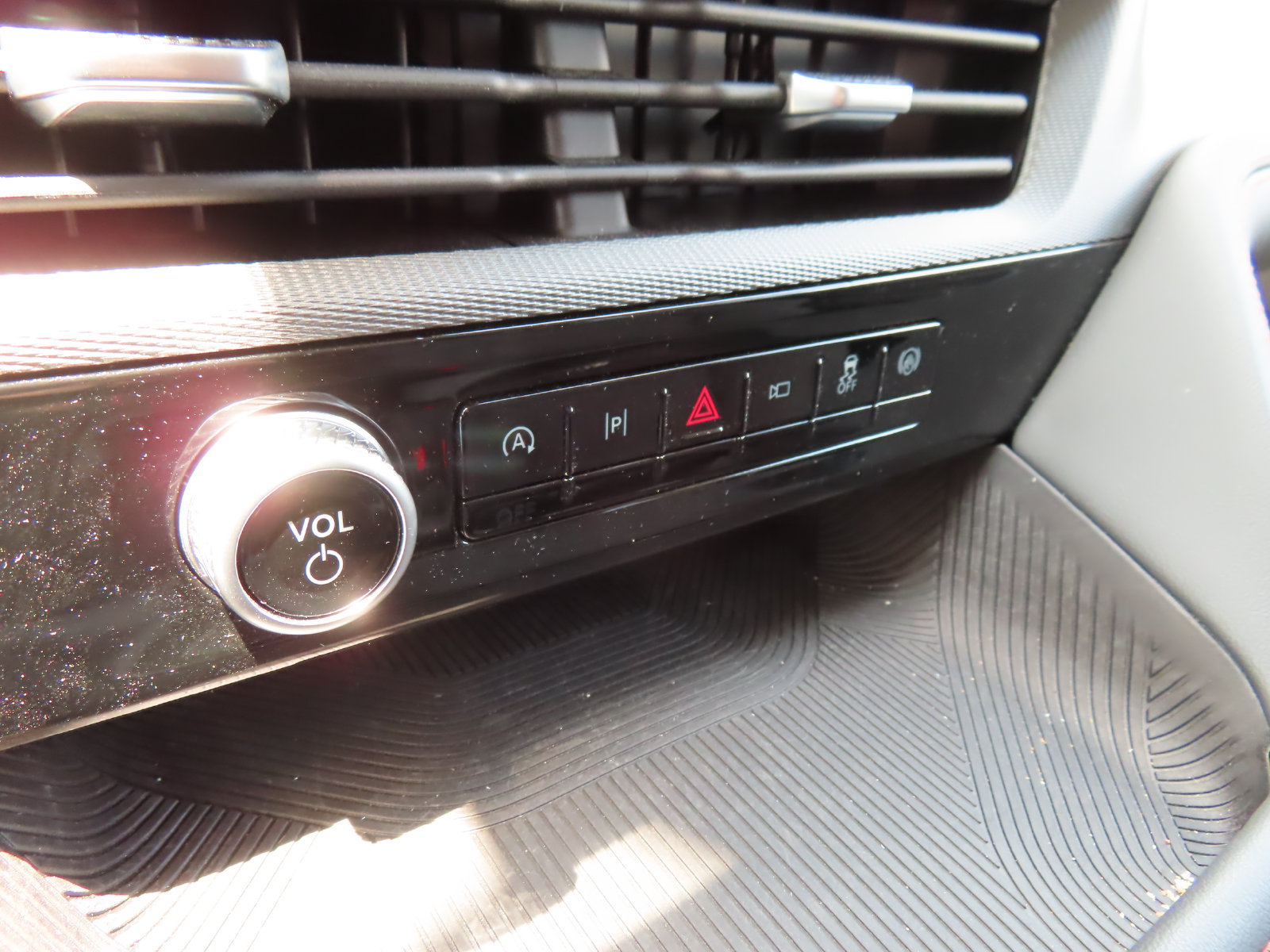 Certified 2025 Ford Explorer Active AWD/4WD image 29