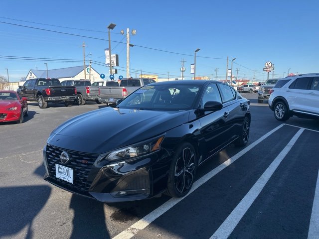 Used 2024 Nissan Altima 2.5 SR image 2