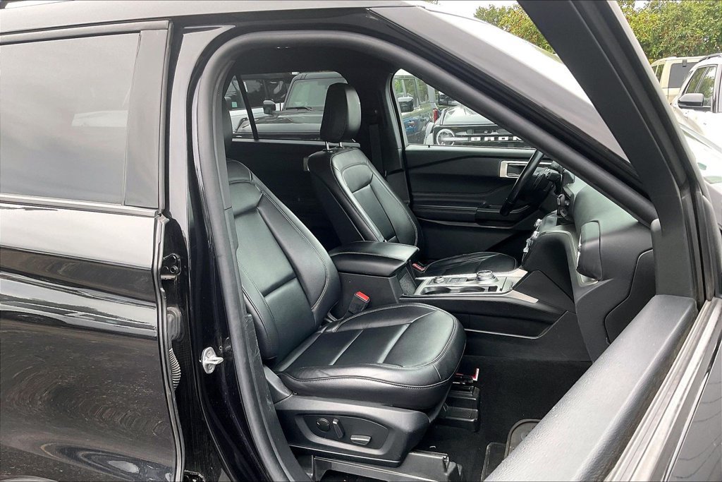 Certified 2020 Ford Explorer XLT w/ Equipment Group 202A AWD/4WD image 6
