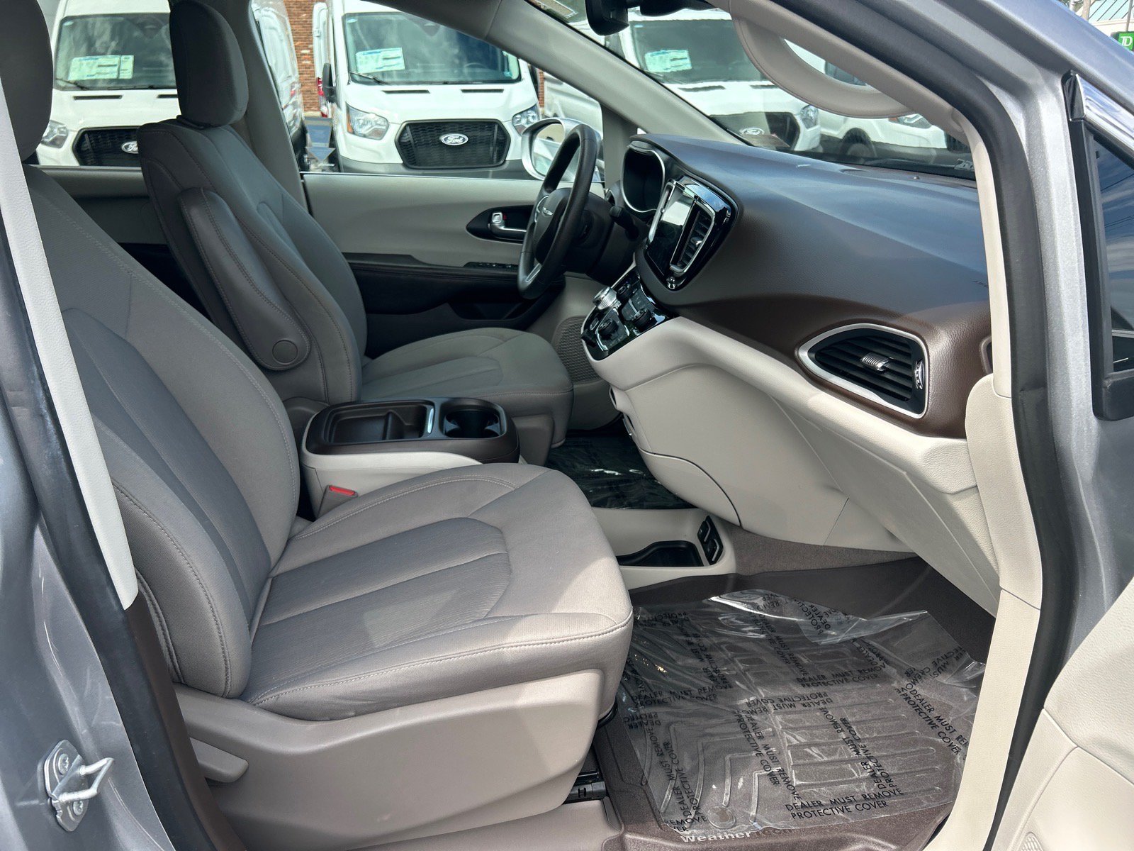 Used 2020 Chrysler Pacifica Touring w/ Advanced Safetytec Group FWD image 18