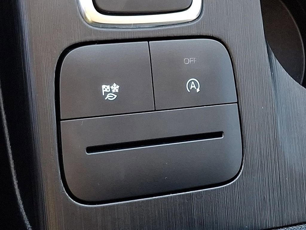 Certified 2022 Ford Escape SE w/ Cold Weather Package image 24