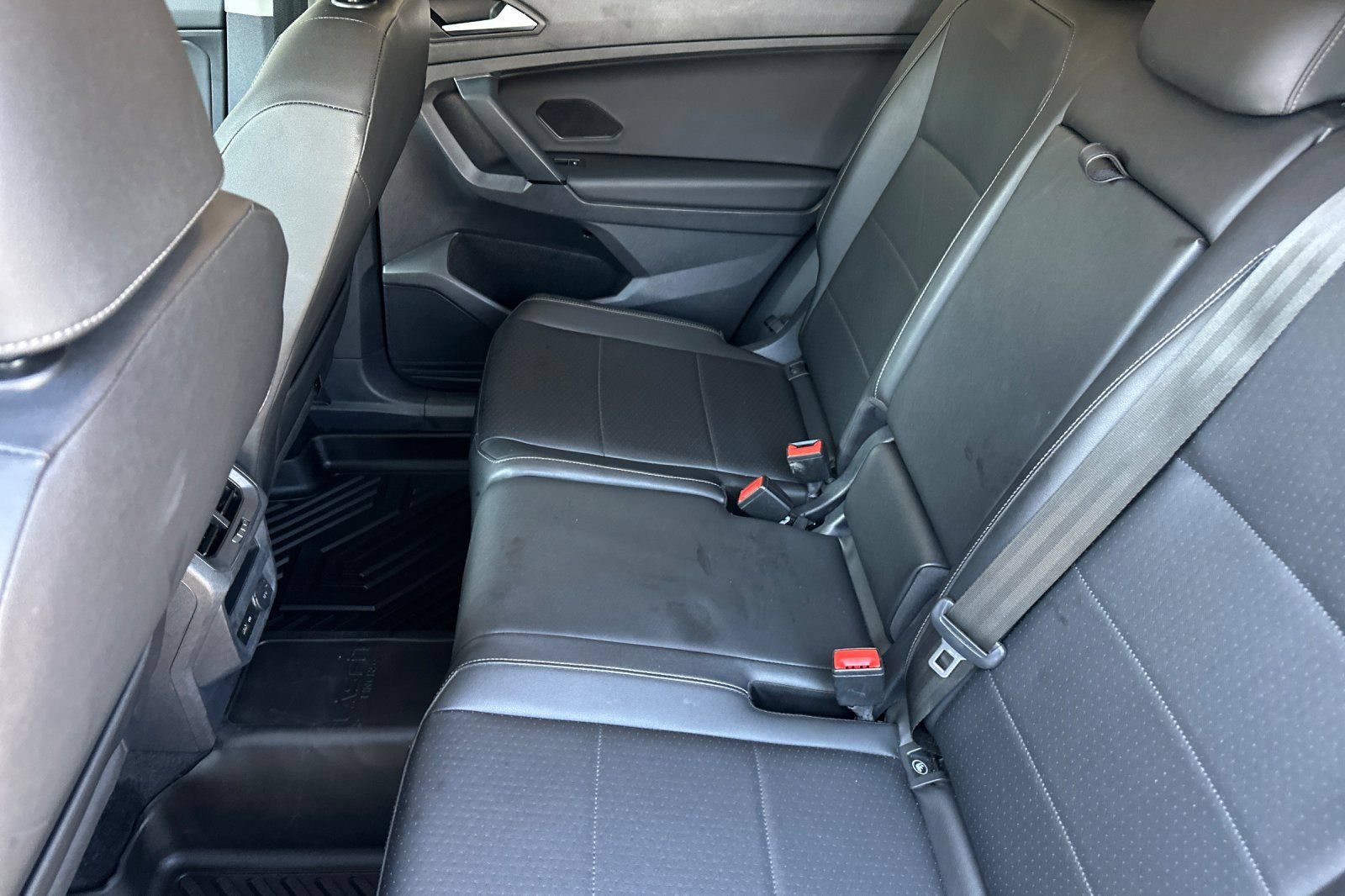 Used 2019 Volkswagen Tiguan SE FWD image 11