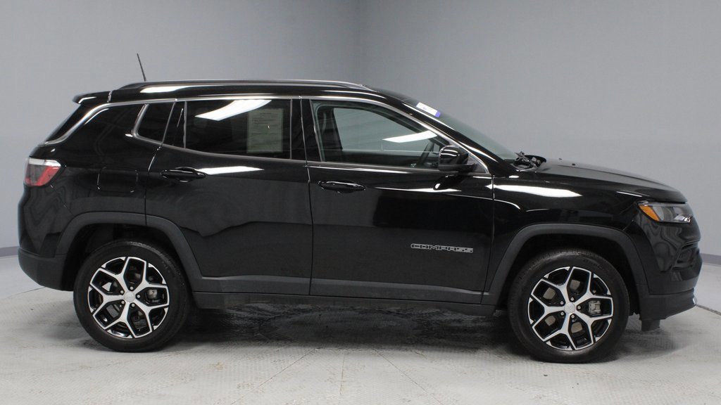 Used 2024 Jeep Compass Limited image 6