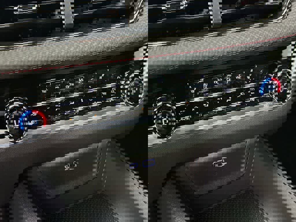 Used 2025 Chevrolet Equinox RS w/ Safety and Technology Package image 20