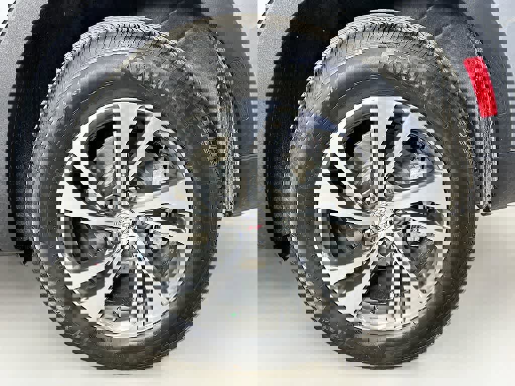 Used 2023 Buick Envision Essence image 8