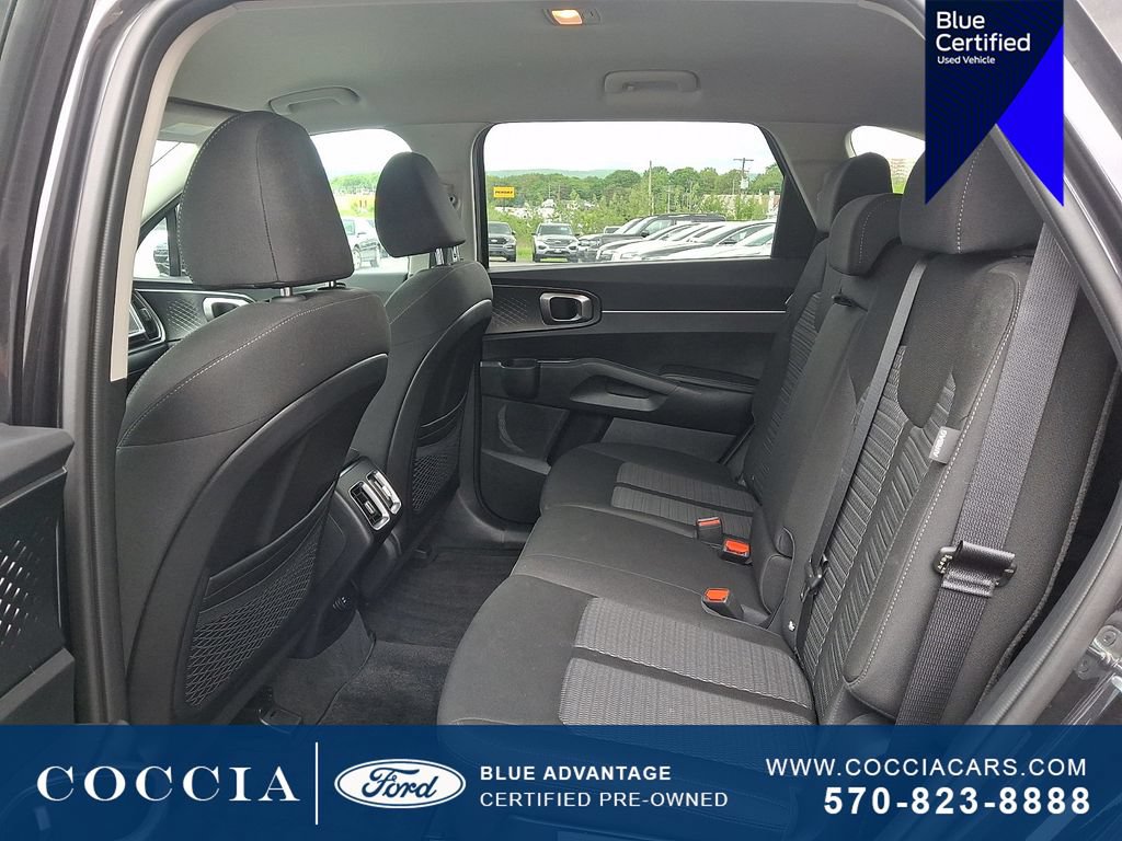 Used 2025 Kia Sorento LX FWD image 11