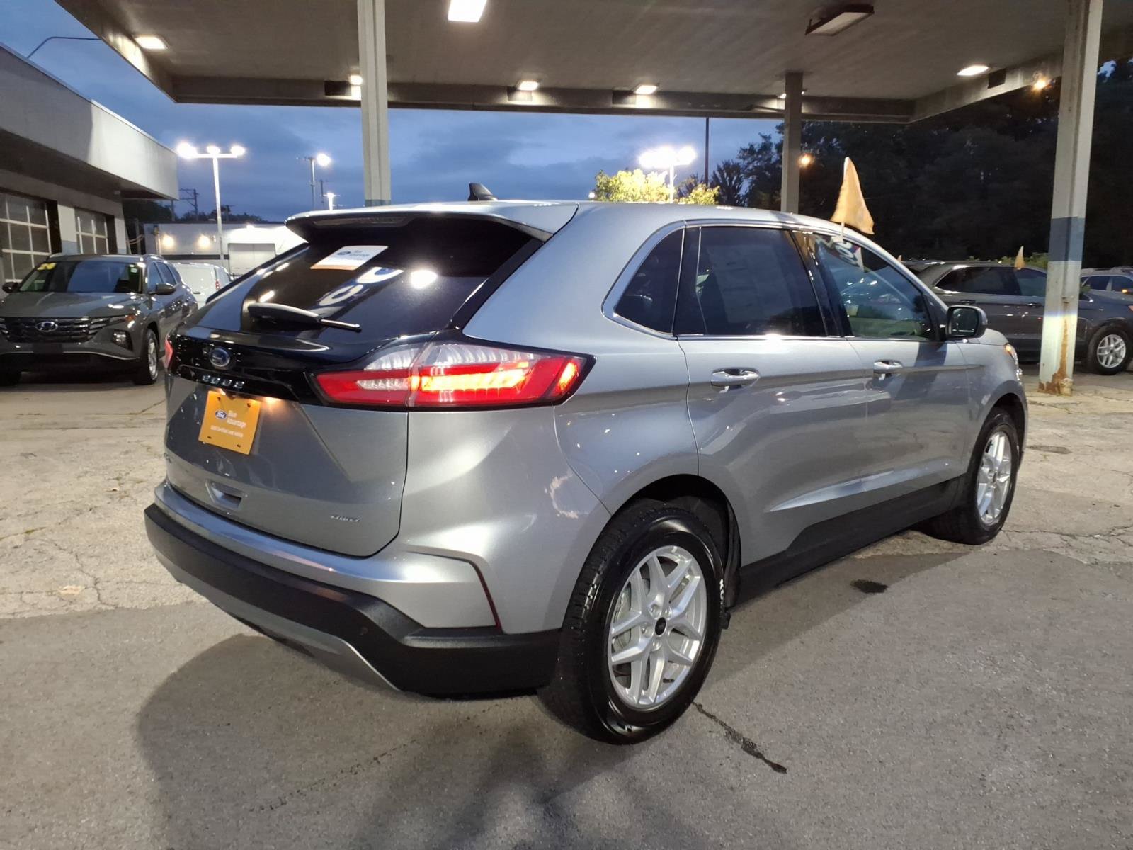Certified 2024 Ford Edge SEL AWD/4WD image 3