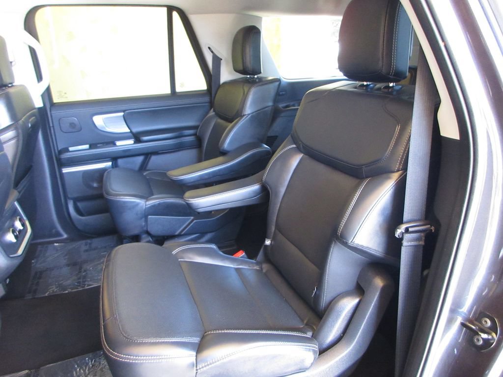 Certified 2025 Ford Expedition Max Platinum w/ Driver's Package AWD/4WD image 24