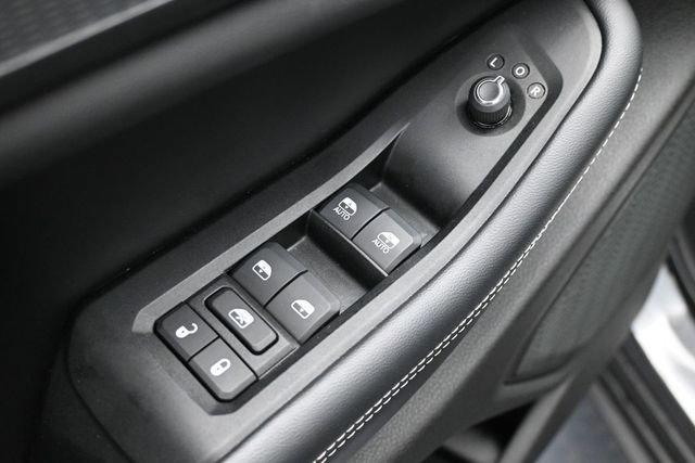 Used 2023 Jeep Grand Cherokee L Altitude AWD/4WD image 16