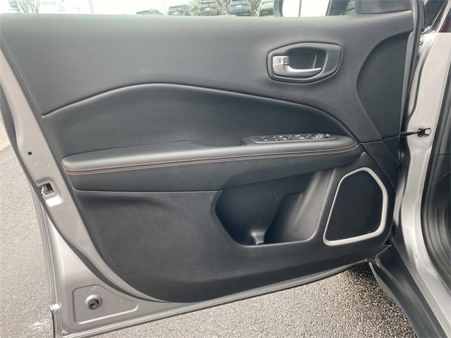 Used 2018 Jeep Compass Limited w/ Navigation Group image 17