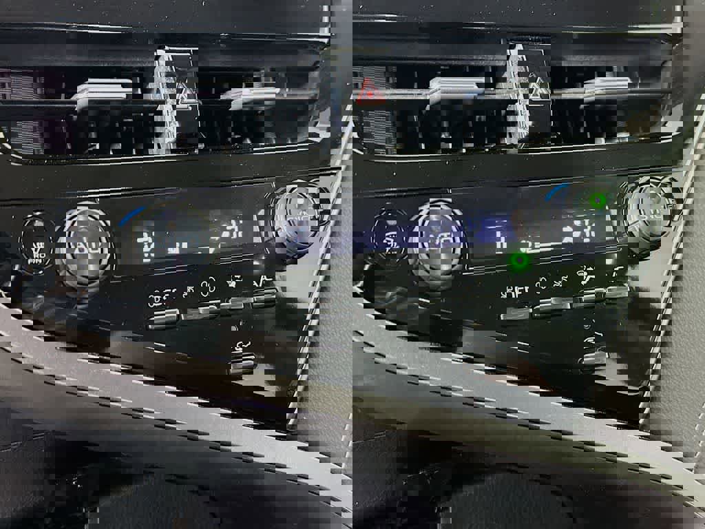 Used 2023 Toyota Camry SE image 20