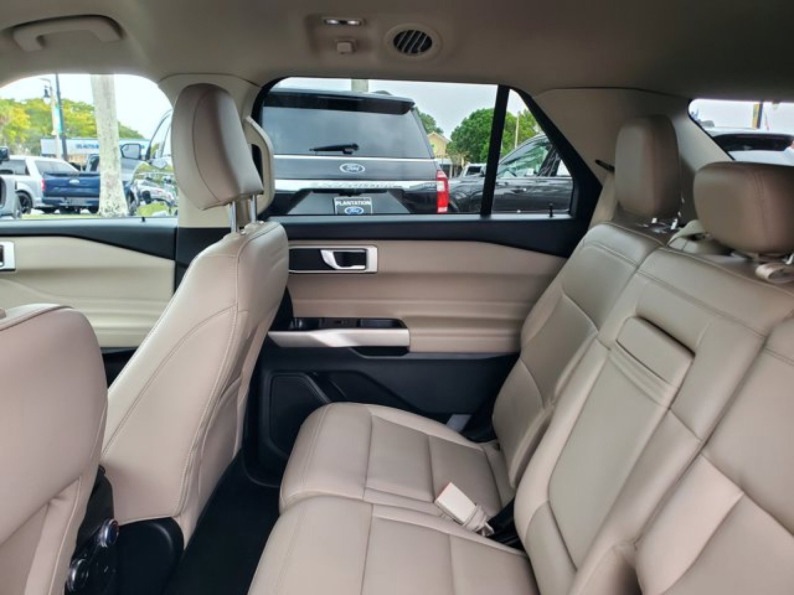 Certified 2022 Ford Explorer XLT w/ Equipment Group 202A image 28