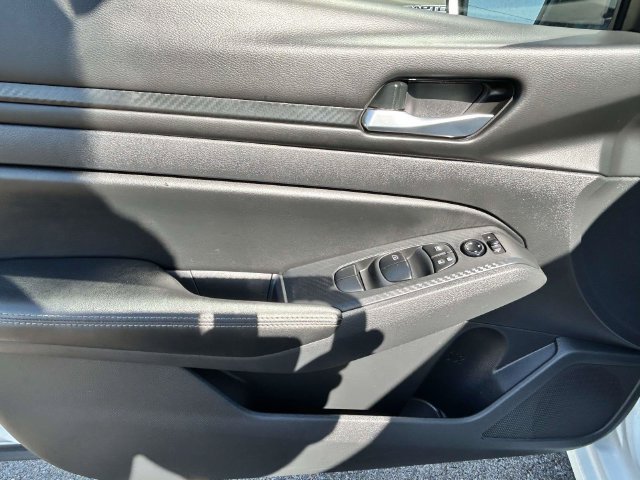 Used 2025 Nissan Altima 2.5 SV FWD image 18