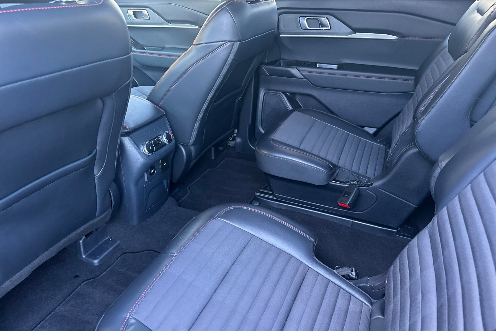 Certified 2025 Ford Explorer ST-Line AWD/4WD image 11