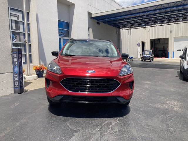Certified 2022 Ford Escape SE w/ SE Sport Appearance Package AWD/4WD image 3
