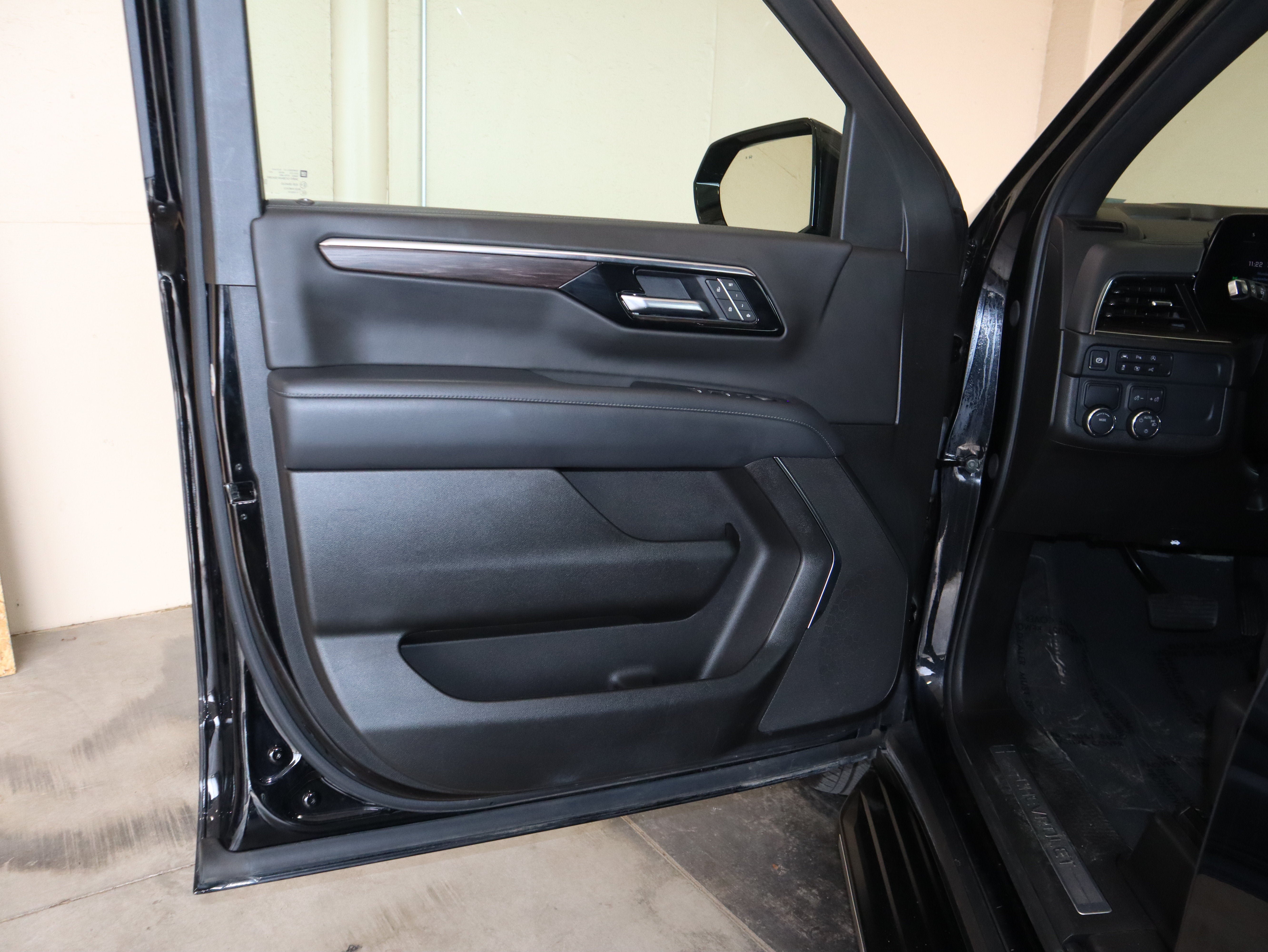 Used 2025 Chevrolet Tahoe LT RWD image 30