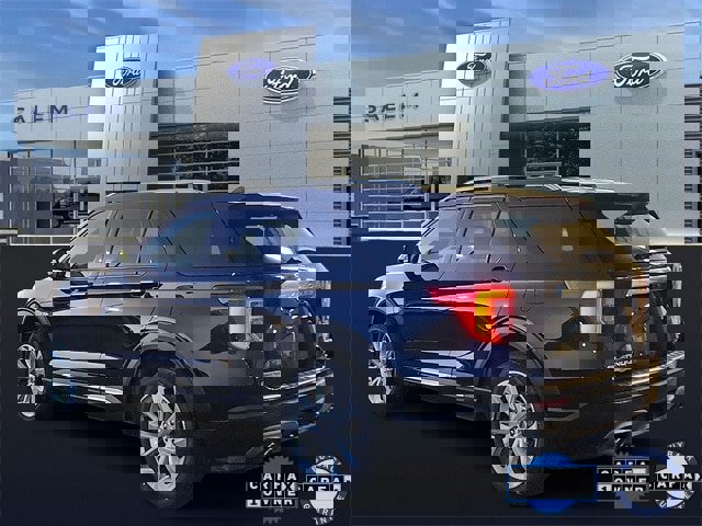 Certified 2022 Ford Explorer Platinum w/ Equipment Group 601A image 4