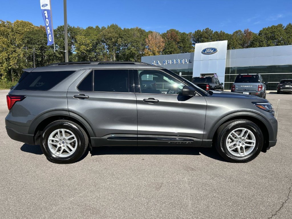 Certified 2026 Ford Explorer Active RWD image 2