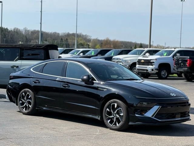 Used 2025 Hyundai Sonata SEL AWD/4WD image 12