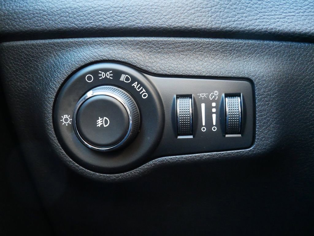 Used 2018 Jeep Compass Latitude w/ Popular Equipment Group AWD/4WD image 16