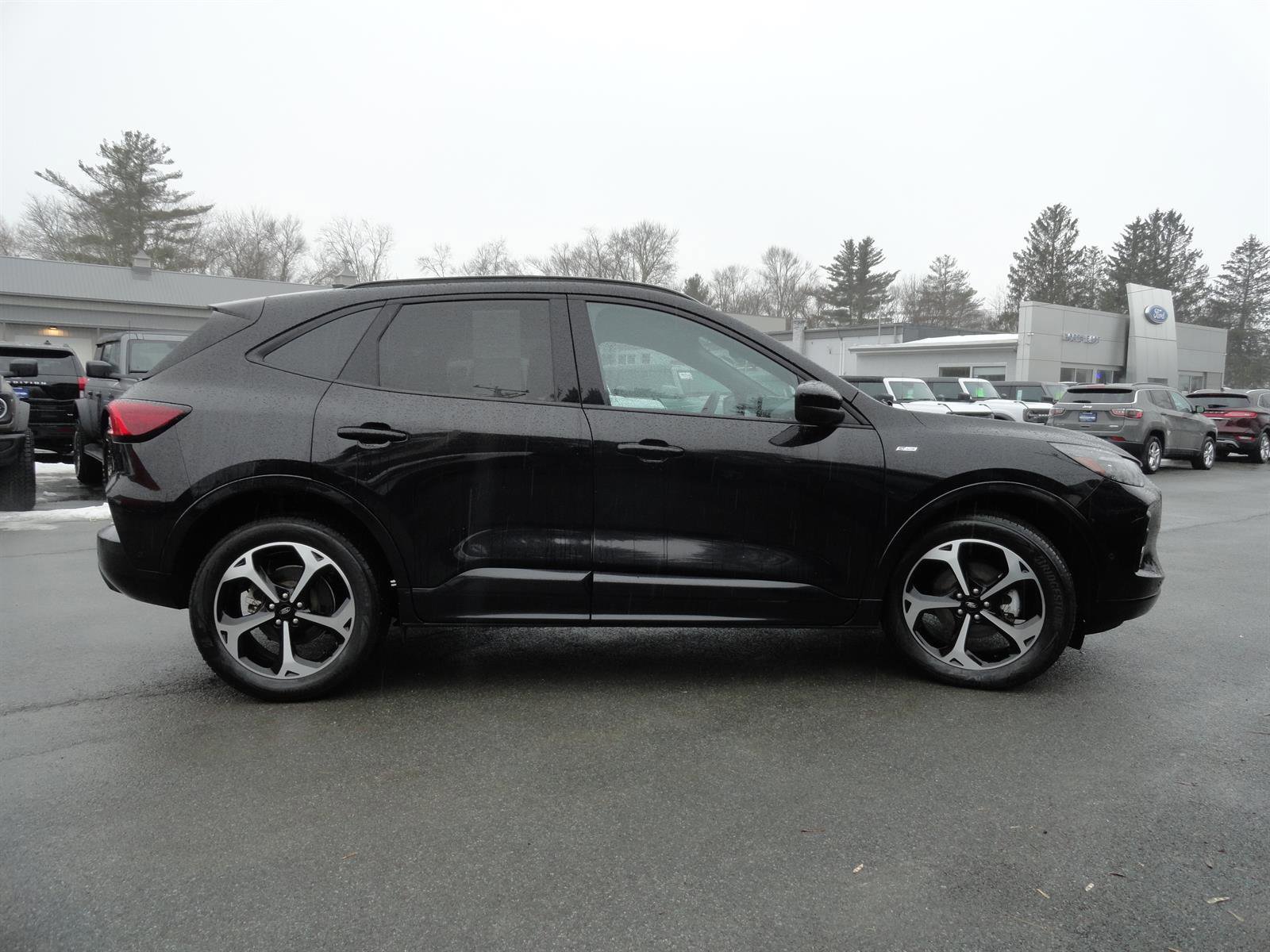 Certified 2023 Ford Escape ST-Line Elite w/ Premium Technology Package image 6